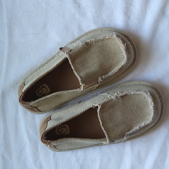 Toddler.Never worn: Canvas Shoes. Size 10 Toddler. Unisex - Picture 6 of 12